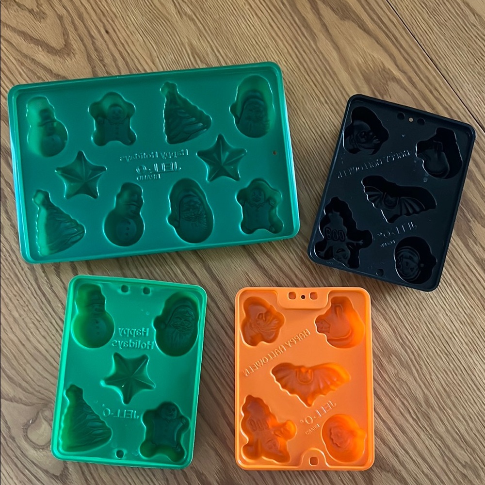 Vintage Holiday Jello Mold Set